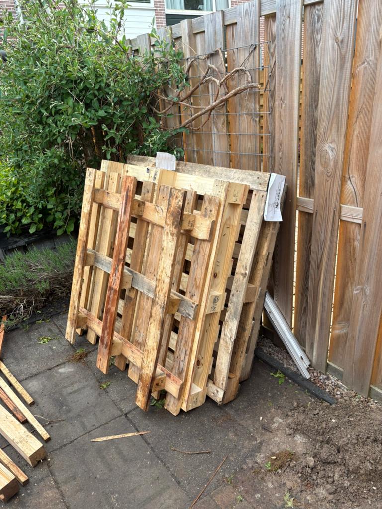 4 GRATIS HOUTEN PALLETS, Minder dan 3 m³, Ophalen