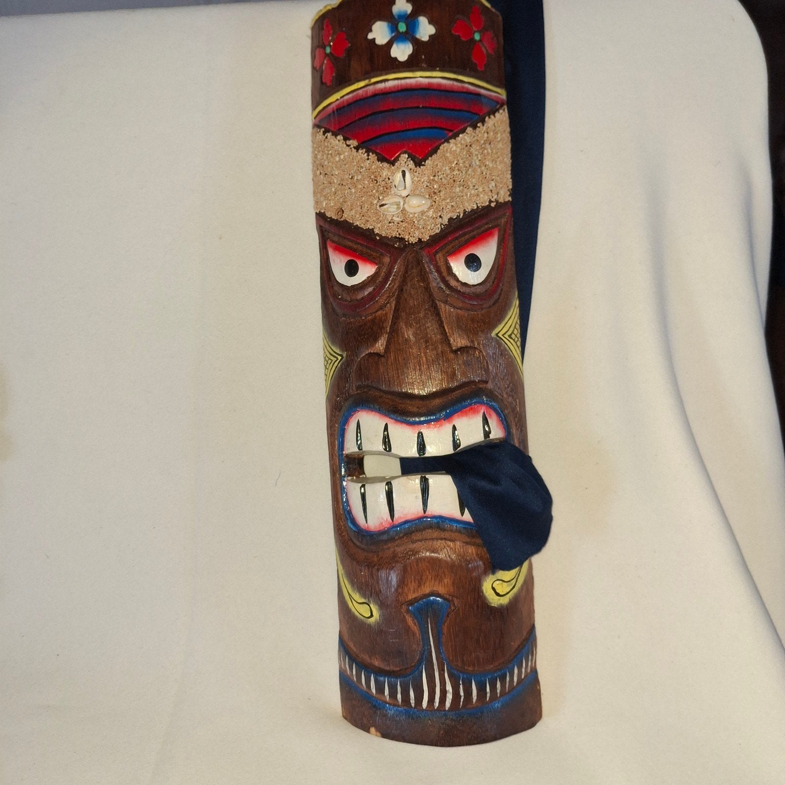 Houten Tiki Masker met Blauw Stof Detail, Handgemaakt, Brutalistisch, Ophalen of Verzenden, Wanddecoratie