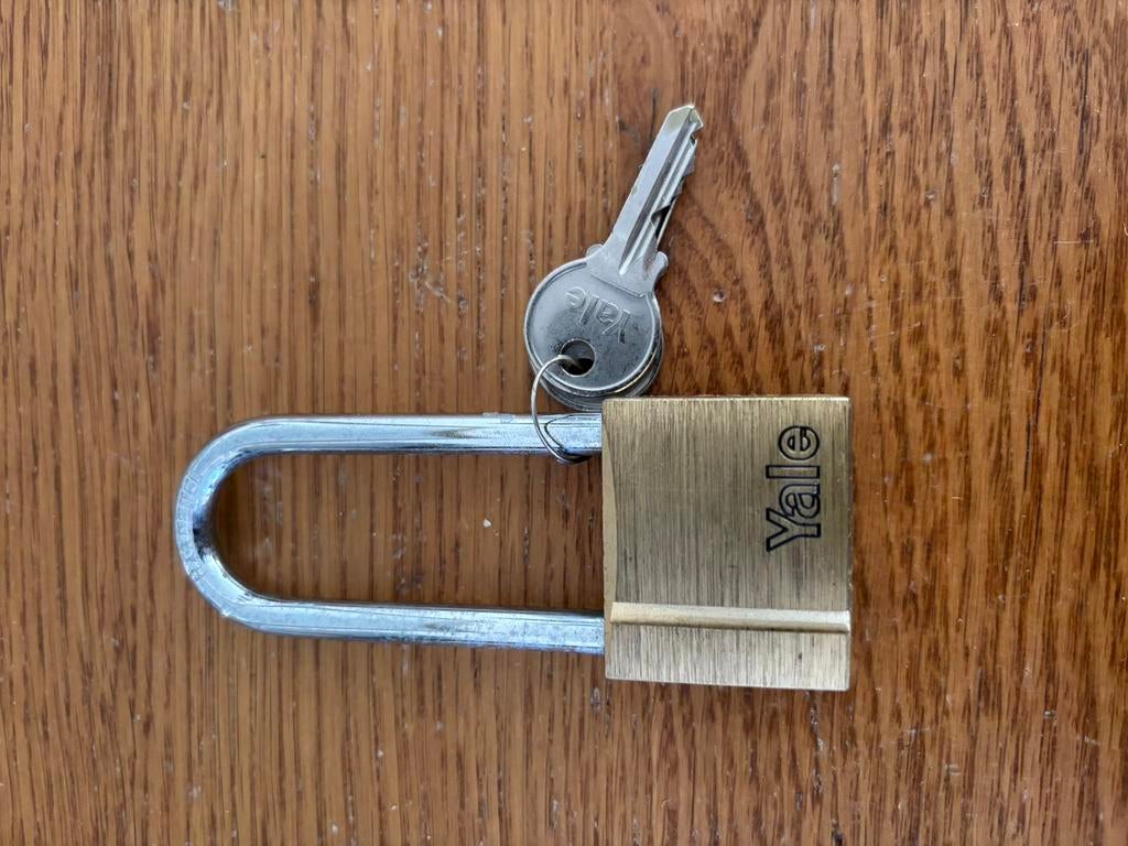 Te koop 2 hangsloten, Ophalen, Zo goed als nieuw