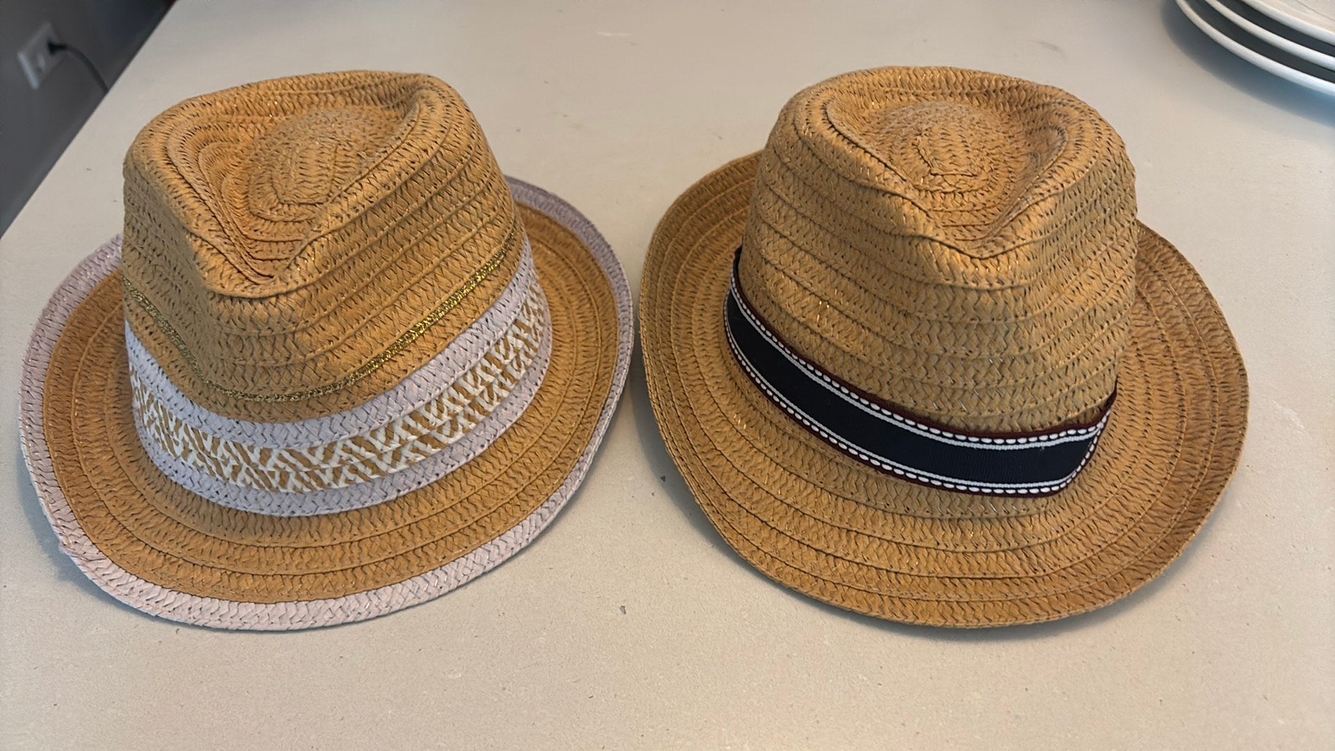 2 leuke strandhoedjes allebei maat 54 gratis op te halen, Ophalen, Zo goed als nieuw, Jongen of Meisje, Hoed