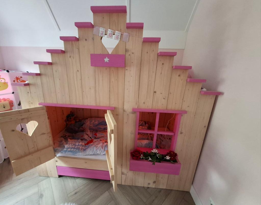 Huisjes bed zowel beneden als boven slapen, Kinderen en Baby's, Kinderkamer | Stapelbedden en Hoogslapers, Ophalen of Verzenden