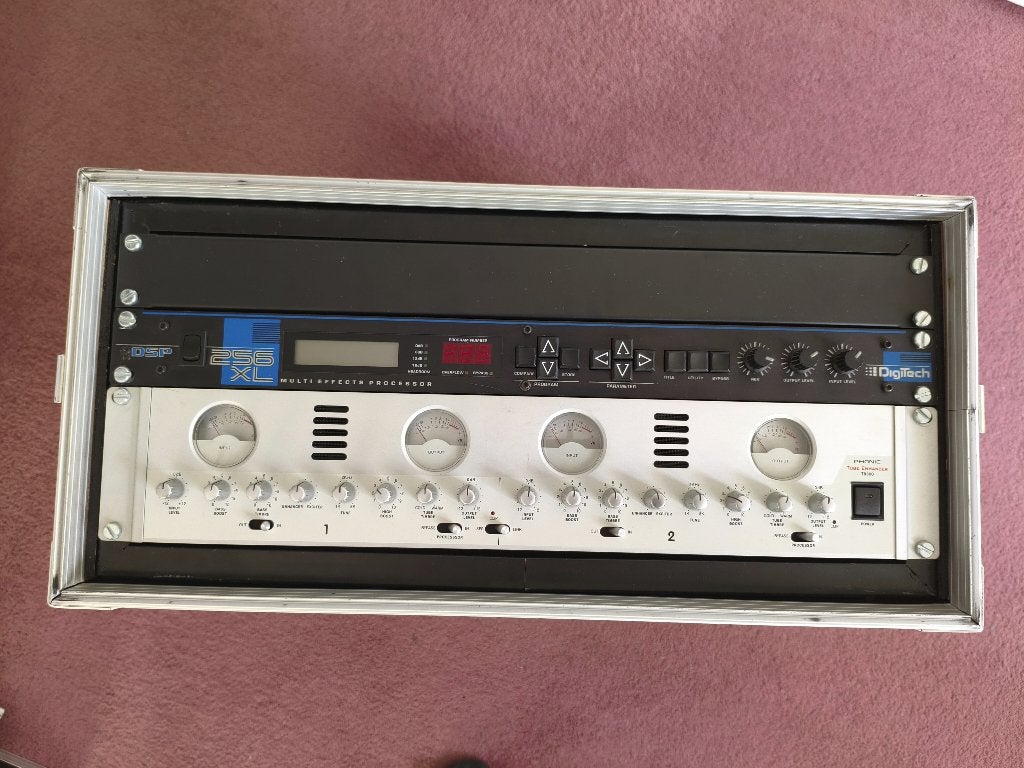 Flight case met DSP 256 XL en T8300, Ophalen, Zo goed als nieuw, Audio