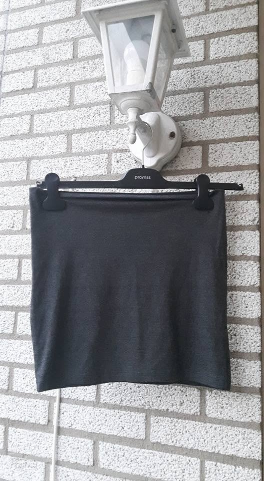 Mooie grijze stretch rok in maat S. De rok heeft een elastis, Kleding | Dames, Rokken, Nieuw, Ophalen of Verzenden, Maat 36 (S)