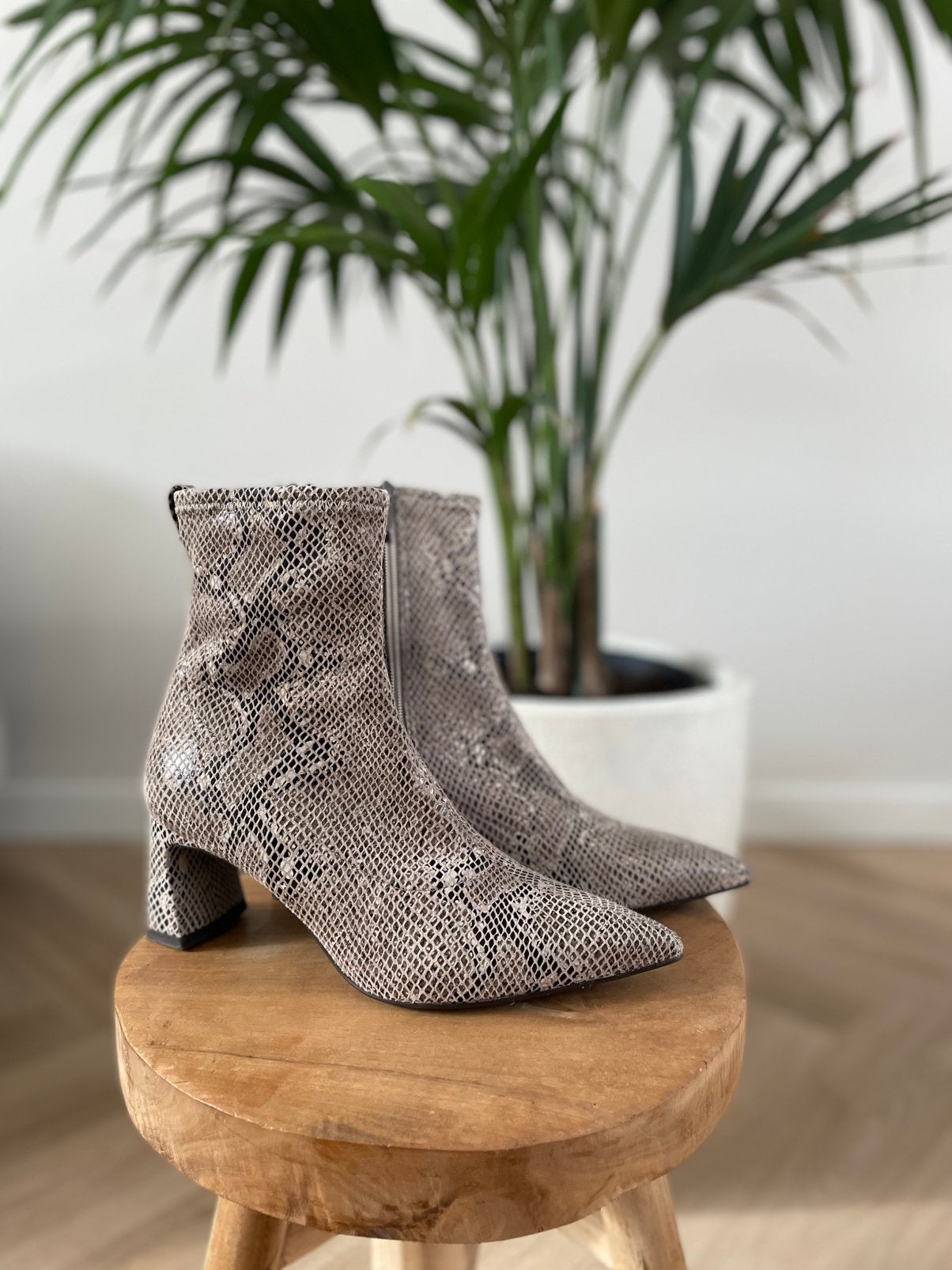 Gaaf enkellaarsje met slangenprint!!, Verzenden, Zo goed als nieuw, Beige