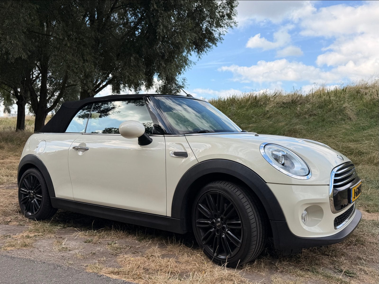 Mini Cabrio 1.5 136pk 2016 Wit, Auto's, Voorwielaandrijving, 136 pk, Cabriolet, 4 stoelen