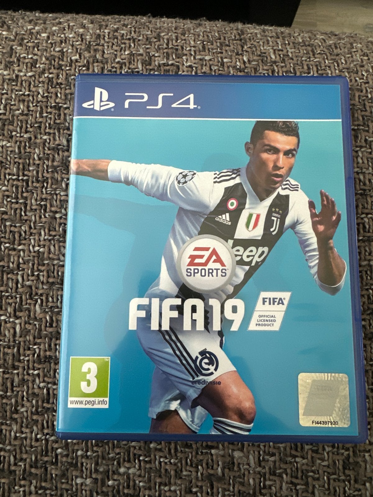 FIFA 19 voor PlayStation 4 - Voetbalgame met Ronaldo, Eén computer, Ophalen of Verzenden, Zo goed als nieuw, Sport