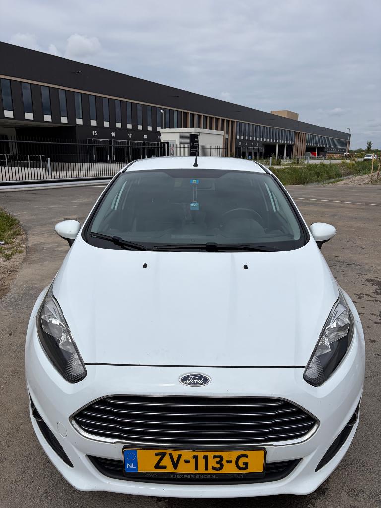 Ford Fiësta 1.0 74KW/100PK 5D 2014 Wit, Auto's, Ford, Particulier, Fiësta, ABS, Airbags, Airconditioning, Bluetooth, Centrale vergrendeling