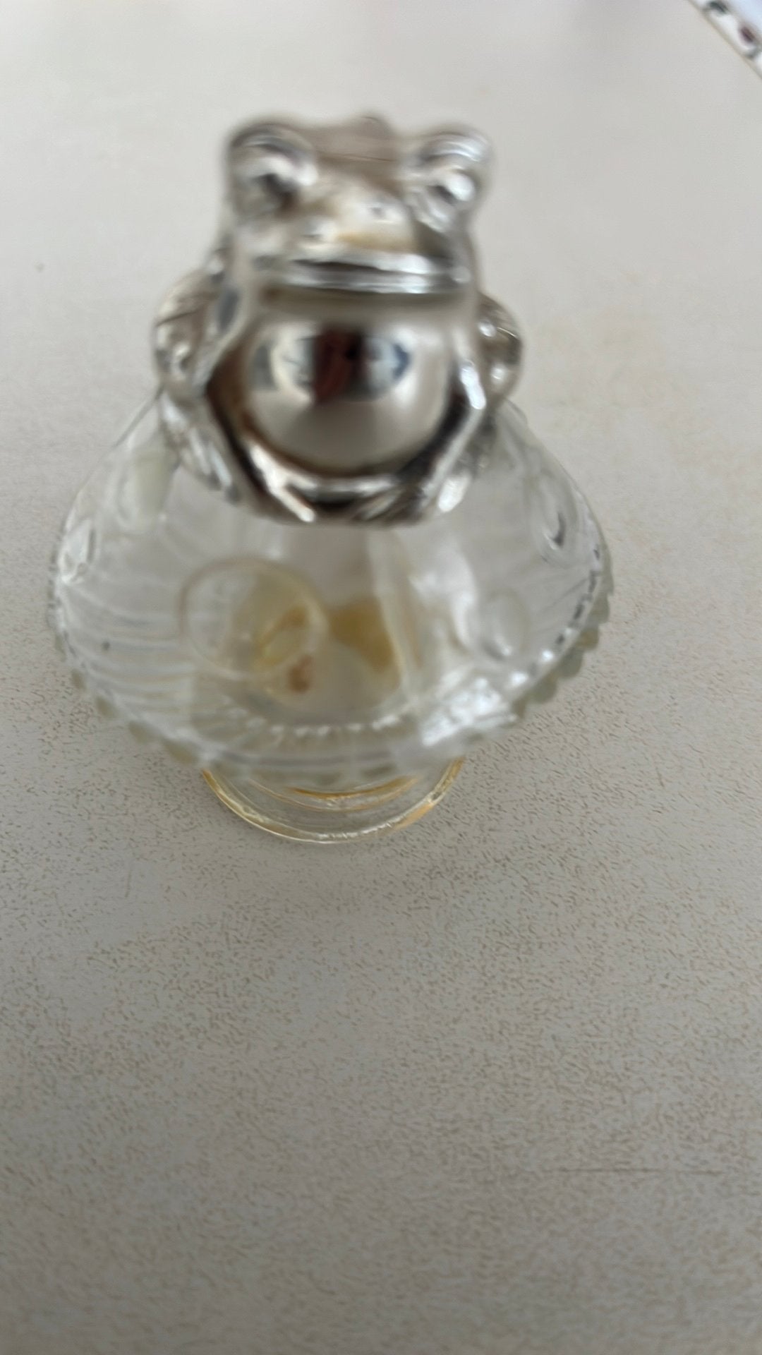 Antiek parfumflesje met kikker als dop, Ophalen, Zo goed als nieuw, Overige materialen, Overige merken