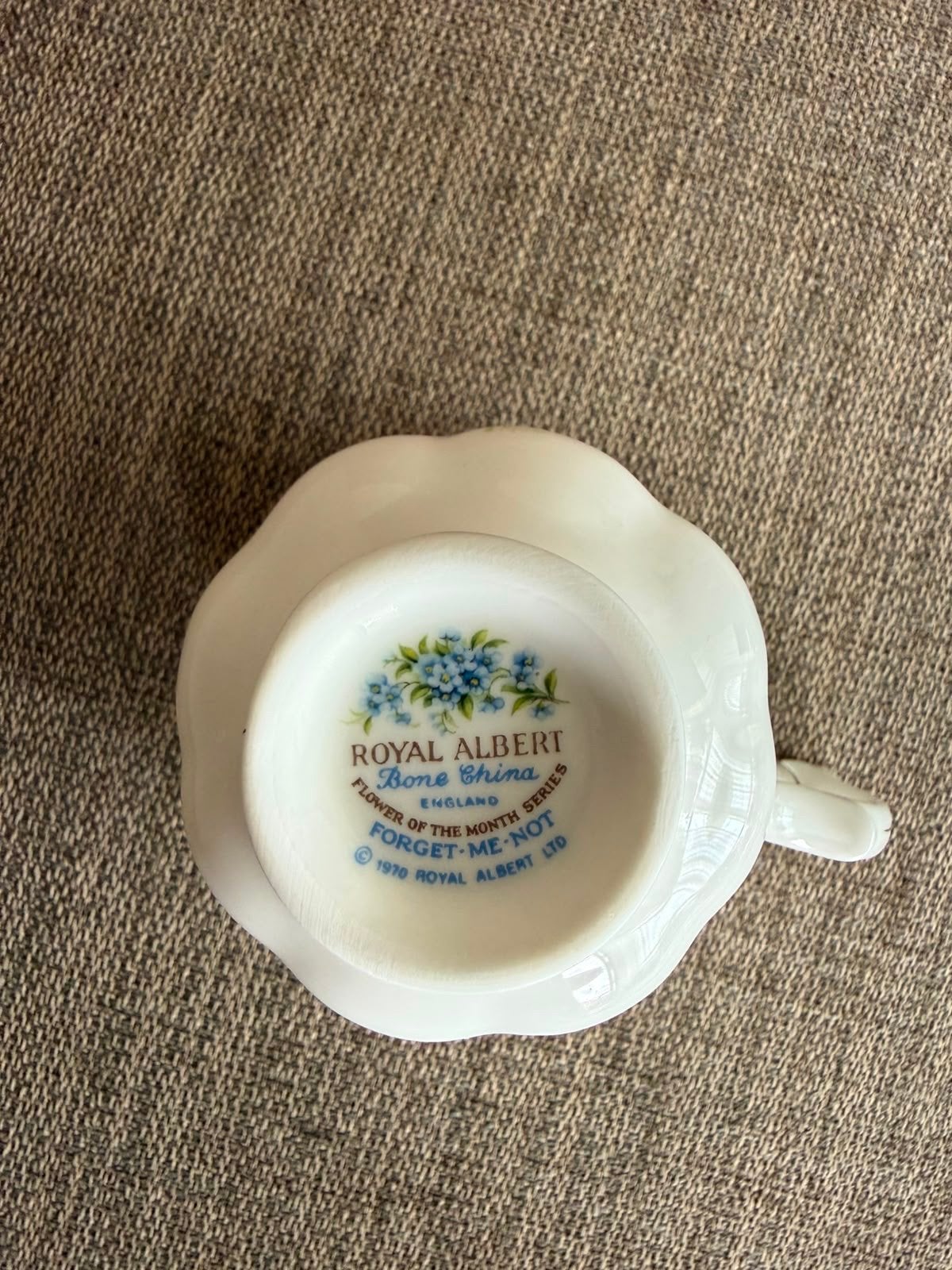 Complete set Royal Albert  'Flower of the Month', Antiek en Kunst, Antiek | Servies los, Ophalen