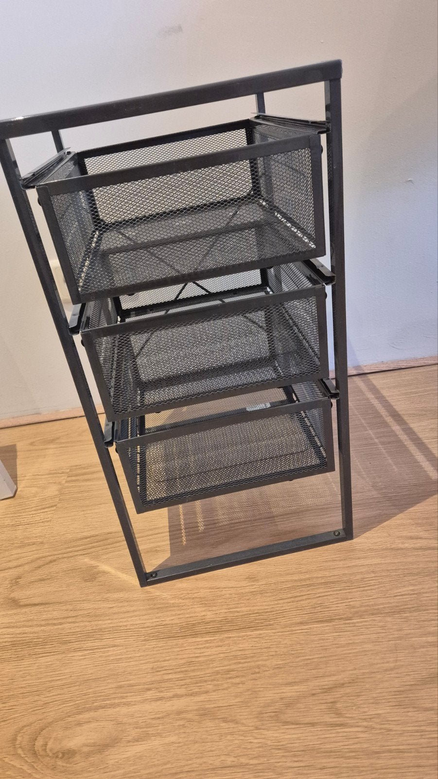 metal drawer unit  can be used as shoe storage, Ophalen, Gebruikt