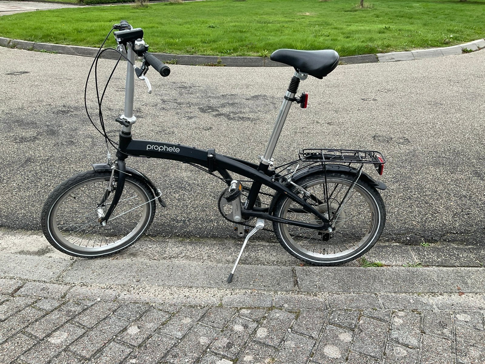 2 vouwfietsen Prophete, zwart met 20 inch wielen