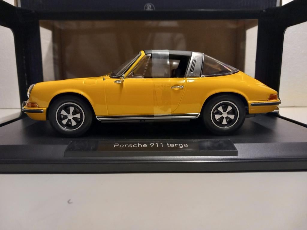 Porsche 911 Targa E okergeel 1969 Norev 1:18 KRD, Hobby en Vrije tijd, Modelauto's | 1:18, Ophalen of Verzenden, Zo goed als nieuw