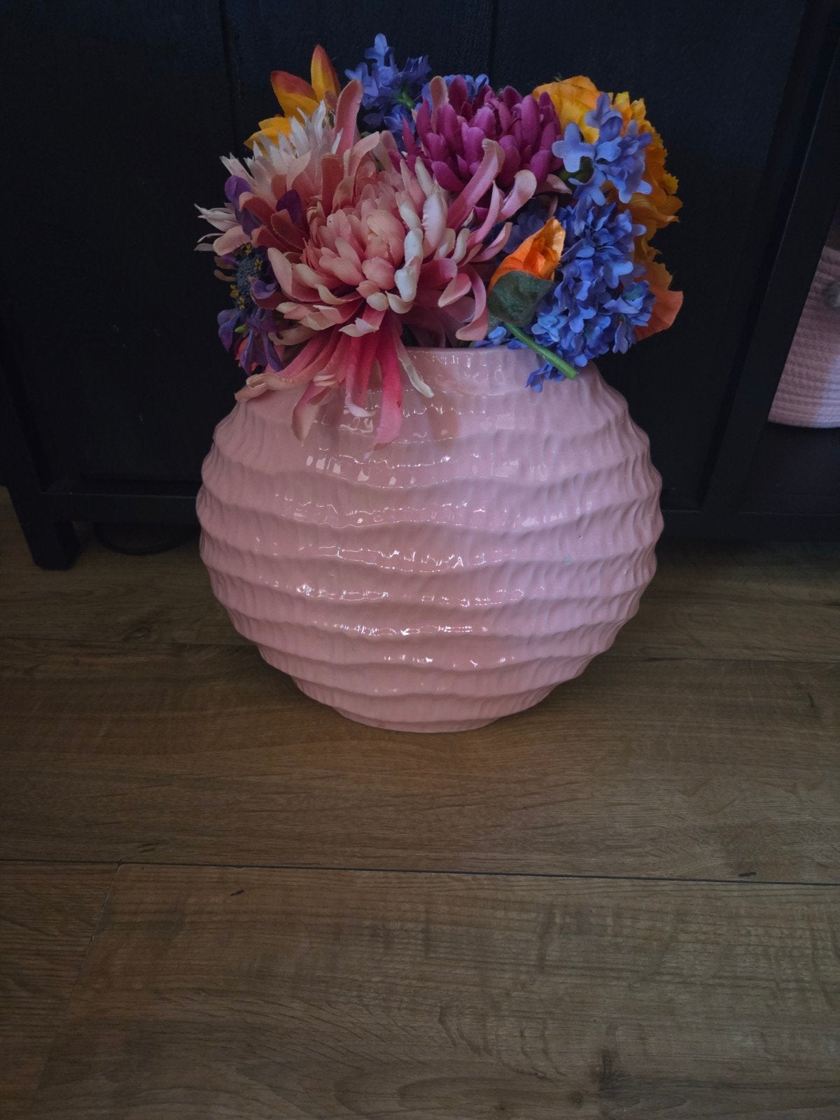 Roze vaas met kunstbloemen, Ophalen of Verzenden