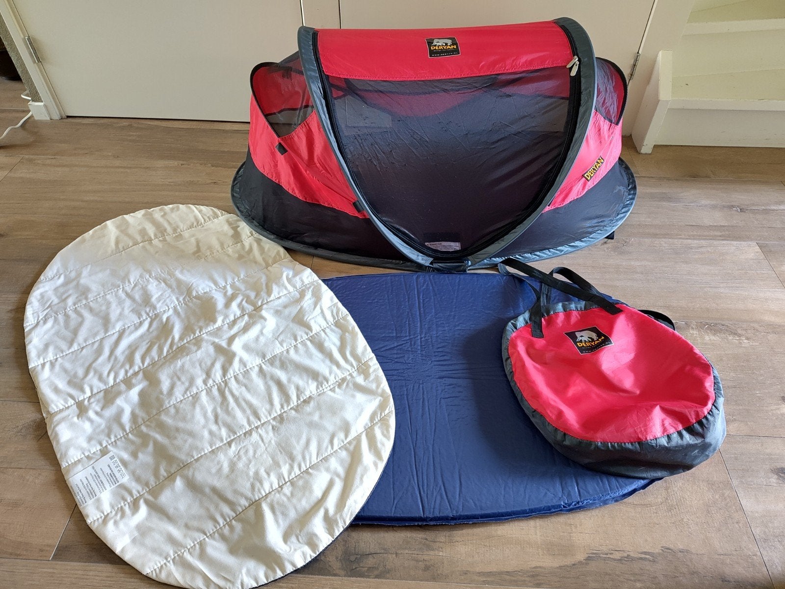 Deryan baby Luxe Reisbedje - Rood, Kinderen en Baby's, Ophalen of Verzenden, Gebruikt, Reisbedje