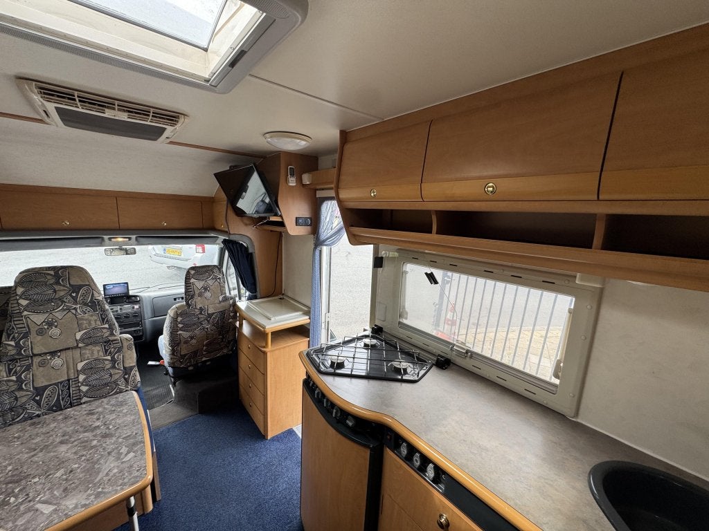 Dethleffs Globetrotter Frans bed & Dinette, Ringverwarming, 6 tot 7 meter, Bedrijf, Half-integraal
