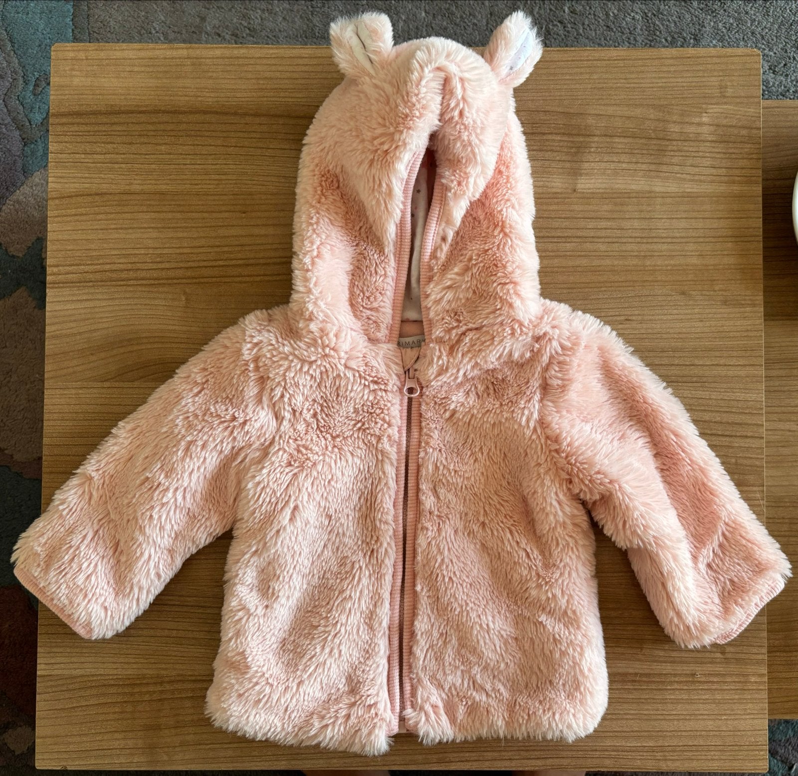 Roze pluizig jasje met oortjes - Primark Baby (3-6 mnd), Ophalen of Verzenden, Zo goed als nieuw, Meisje, Jasje