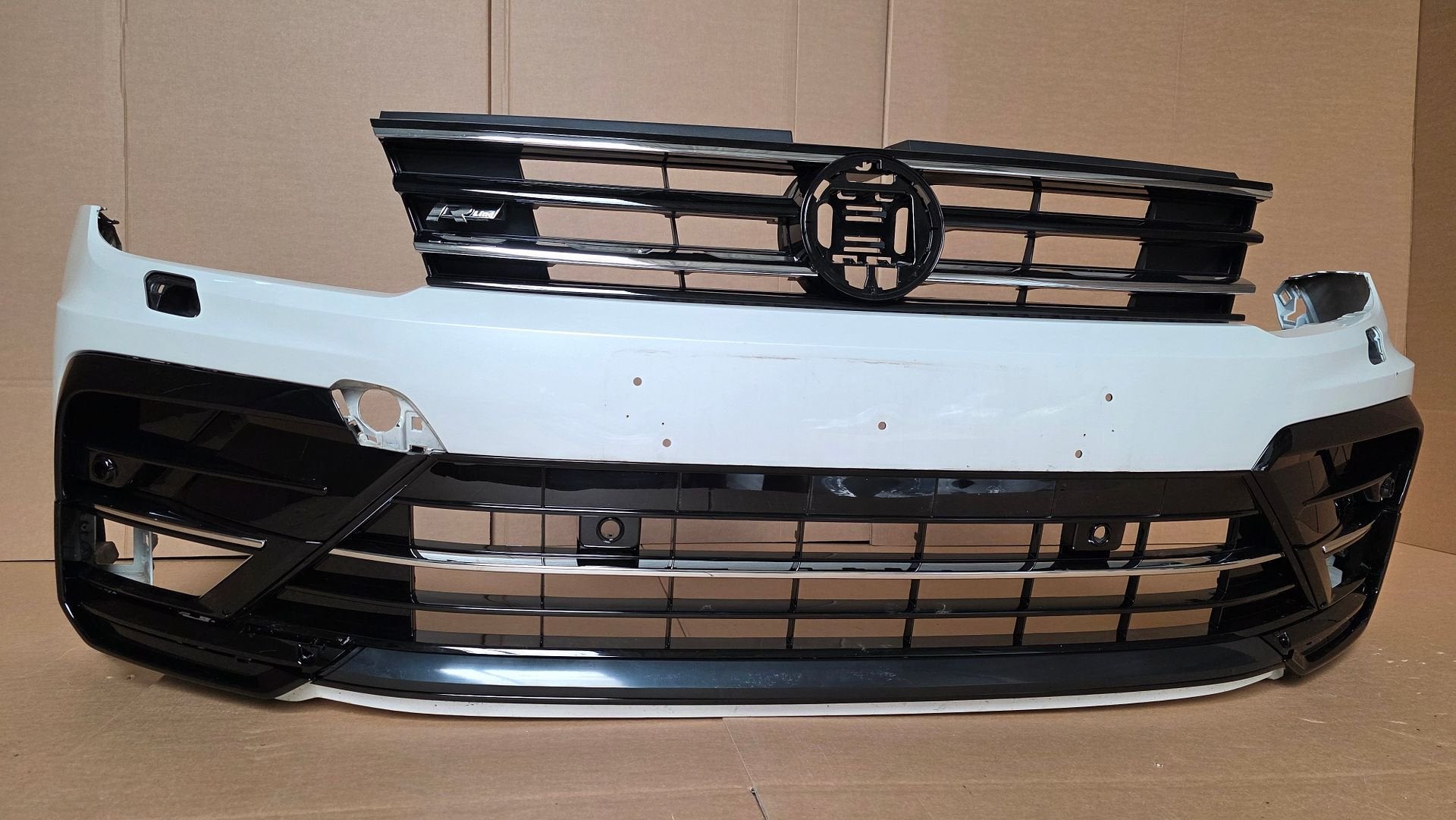 Voorbumper VW Tiguan 5NA R-line 6xPDC KLS L 0K1 BUMPER ORGIN, Auto-onderdelen, Carrosserie en Plaatwerk, Gebruikt, -, Ophalen of Verzenden