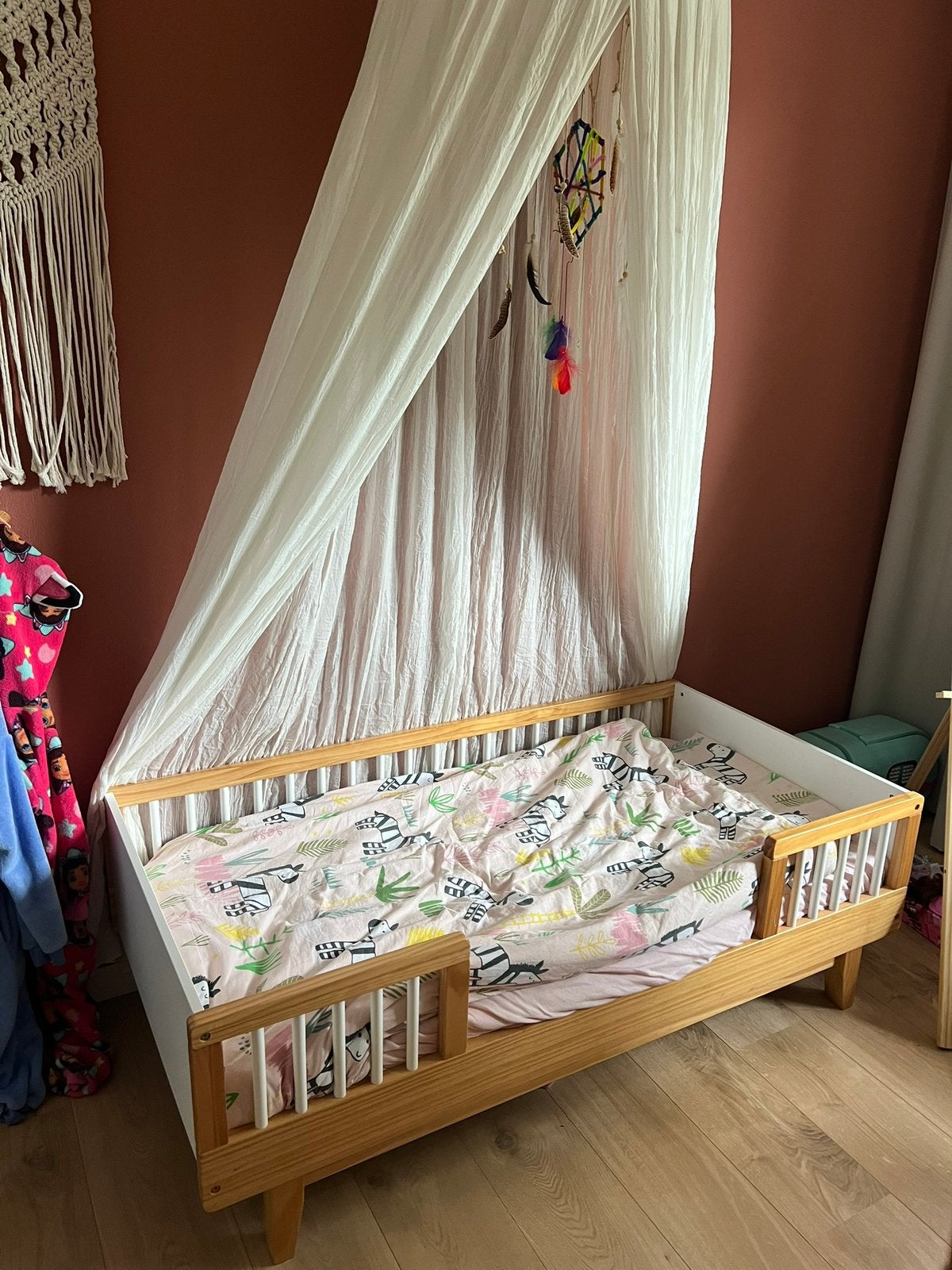 Peuterbed naturel hout - Cerise Petit Amelie, Kinderen en Baby's, Kinderkamer | Bedden, Ophalen, Zo goed als nieuw, 140 tot 160 cm