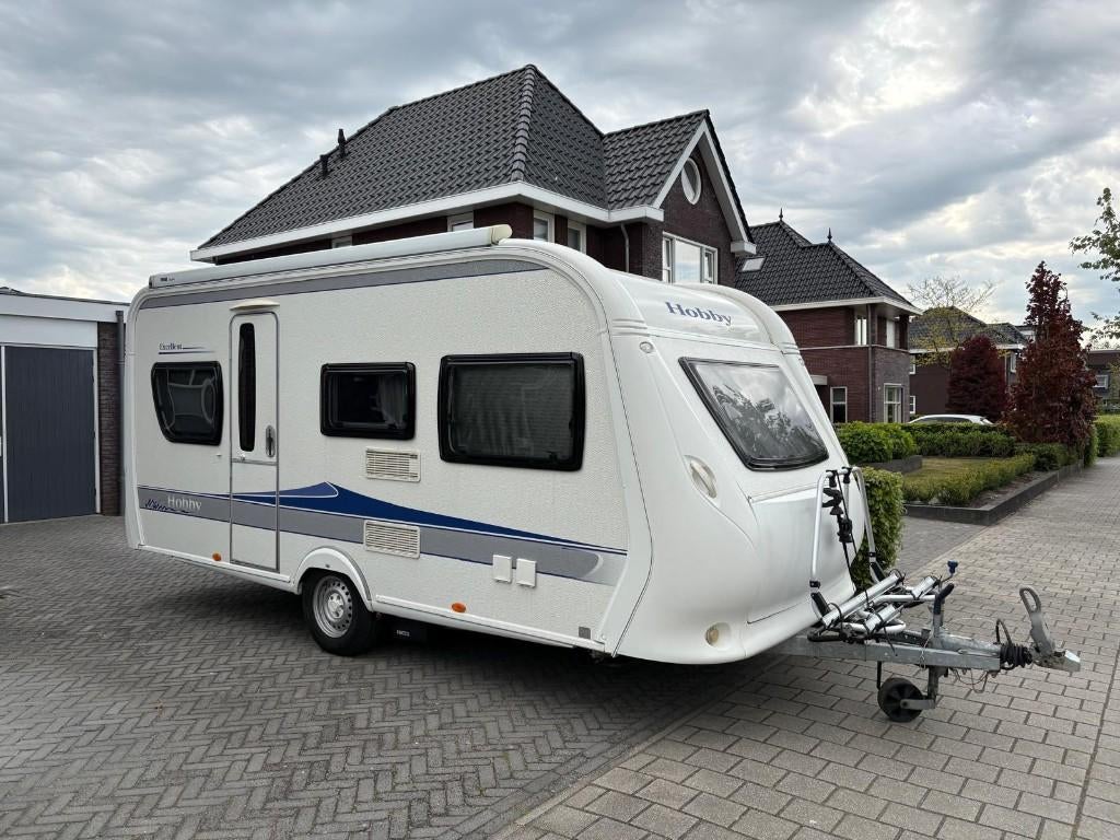 Hobby Excellent 455UF uit 2010 met luifel, mover en voortent, Caravans en Kamperen, Caravans, Rondzit, Hobby, Particulier, 4 tot 5 meter
