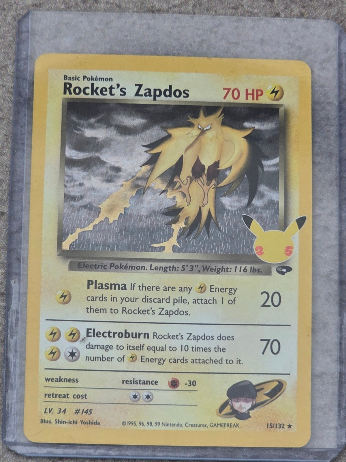 Rocket's Zapdos Pokémon kaart - 25th Anniversary, Ophalen of Verzenden, Zo goed als nieuw, Losse kaart