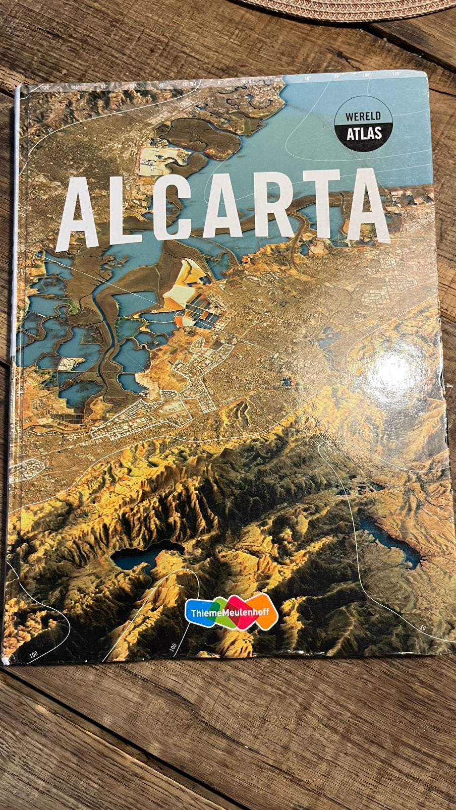 Alcarta schoolatlas druk 2018 in hele nette staat, Gelezen, Overige atlassen, Ophalen of Verzenden, 1800 tot 2000