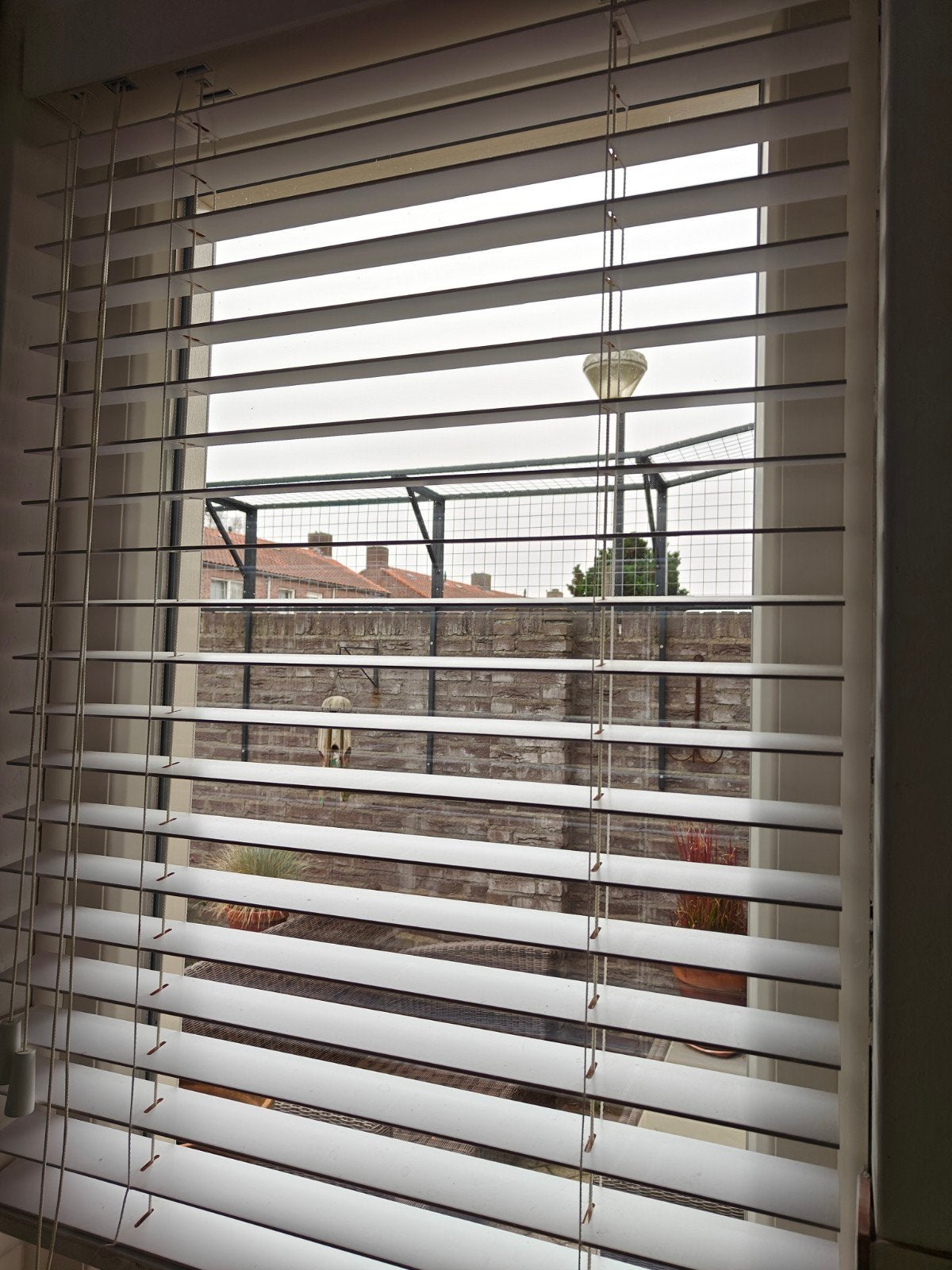 witte houten jaloezieën, Huis en Inrichting, Stoffering | Gordijnen en Lamellen, Ophalen, Wit, Hout, Zo goed als nieuw