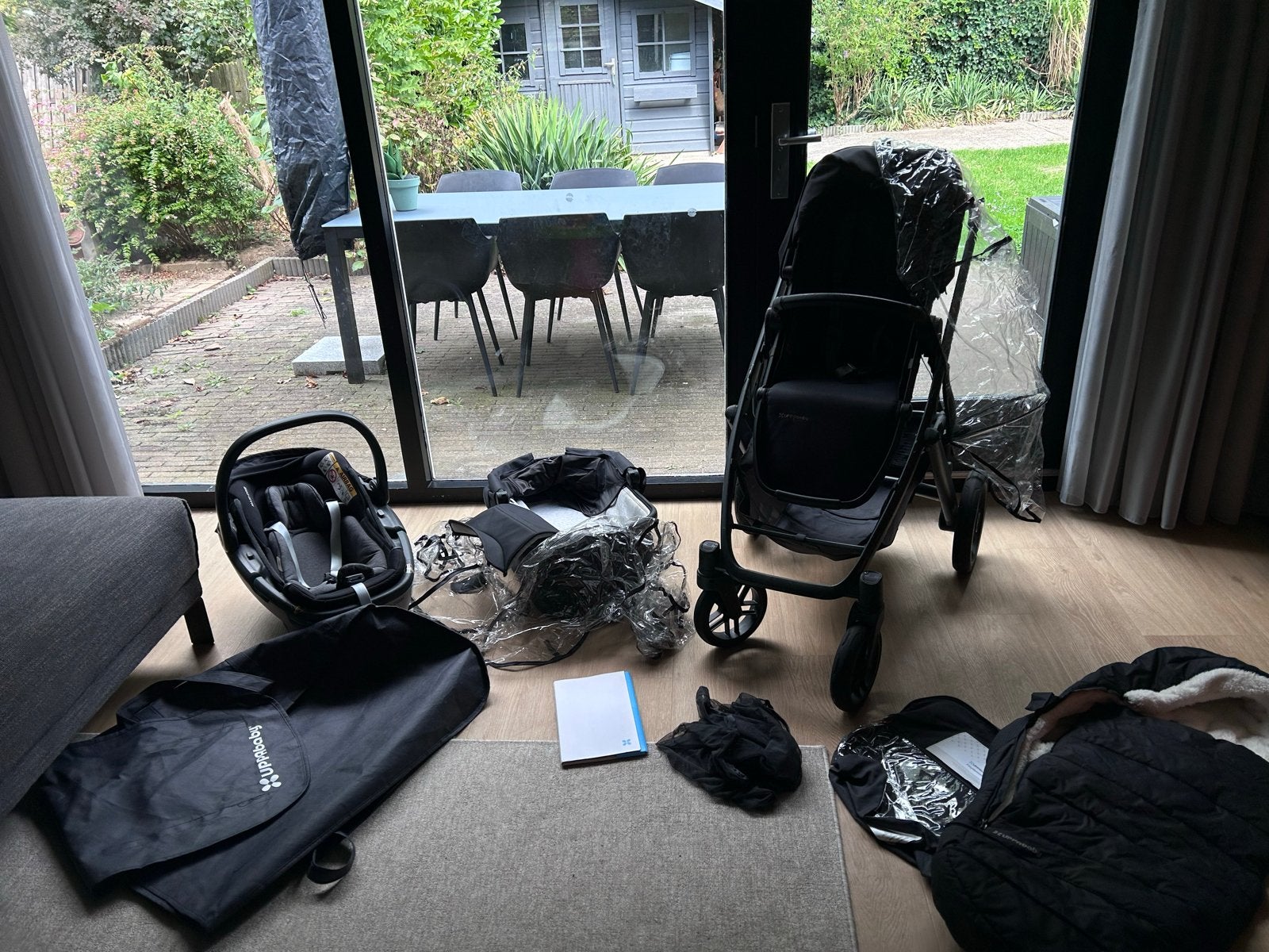 UPPAbaby Vista V2 met Maxi-Cosi coral en isofix +accessoires, Kinderen en Baby's, Kinderwagens en Combinaties, Zo goed als nieuw