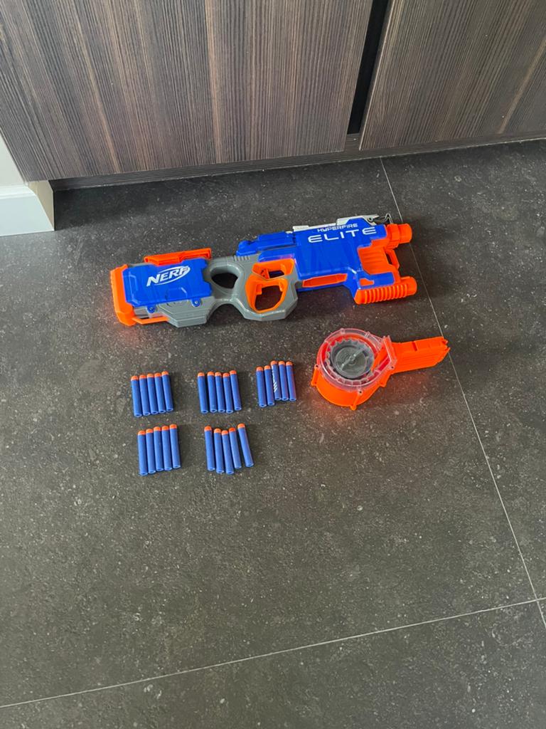 Nerf Hyperfire Elite Blaster met magazijn en pijltjes, Ophalen of Verzenden, Zo goed als nieuw