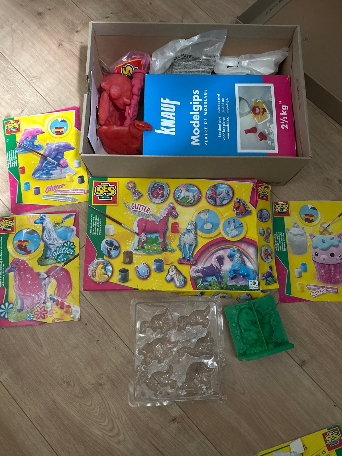 Gips gietset: Dino's, paarden, eenhoorns, dolfijnen, Ophalen of Verzenden, Zo goed als nieuw, Knutselen