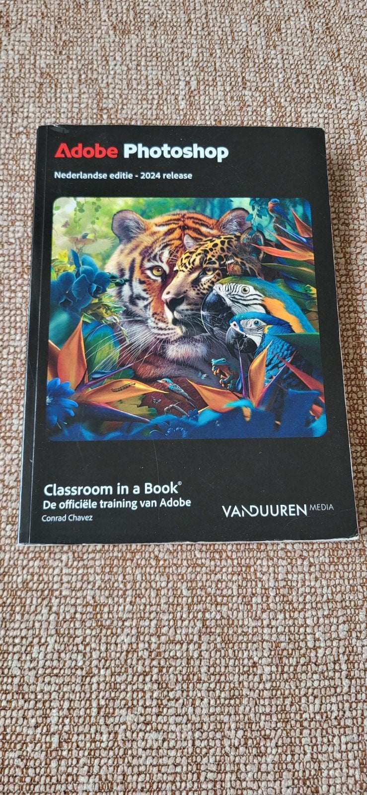 Adobe Photoshop & Illustrator Classroom in a Book 2024, Boeken, Ophalen of Verzenden, Zo goed als nieuw, Overige niveaus, Conrad Chavez & Brian Wood