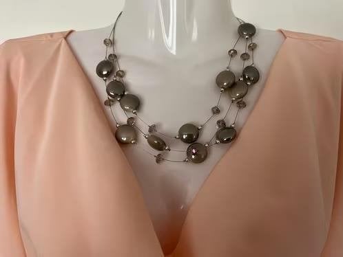 Hals ketting taupe kleur[v], Ophalen of Verzenden, Zo goed als nieuw, Overige kleuren, Overige materialen