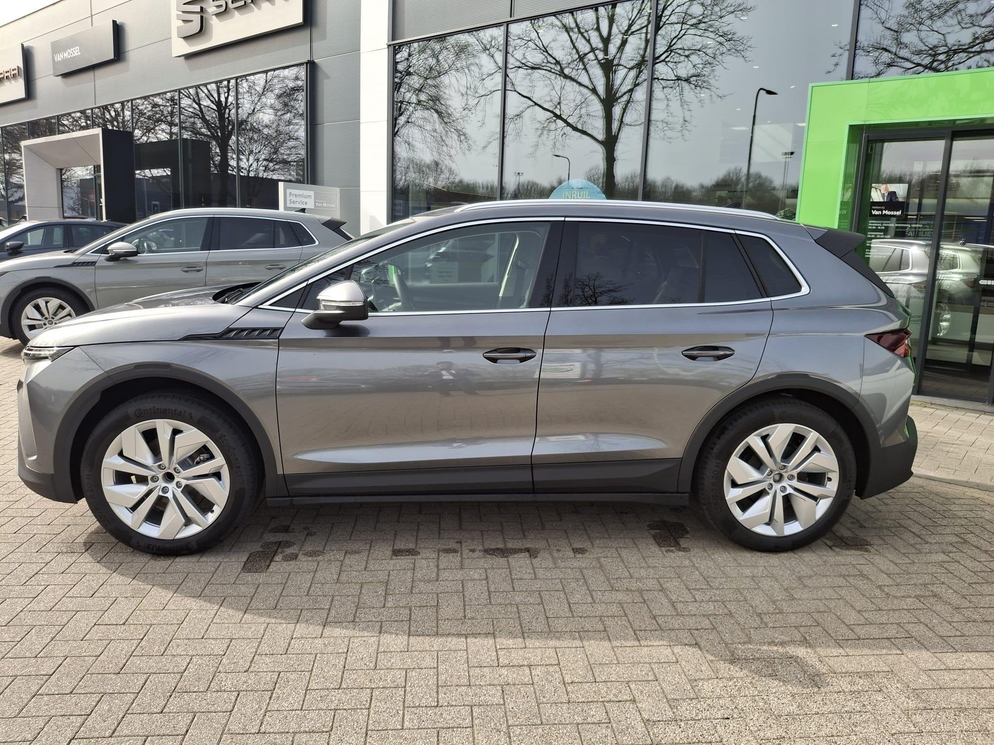 Skoda Elroq 60 Business Edition Tour 204 PK | Automaat | 17%, Auto's, Automaat, Achterwielaandrijving, Zwart, Leder en Stof
