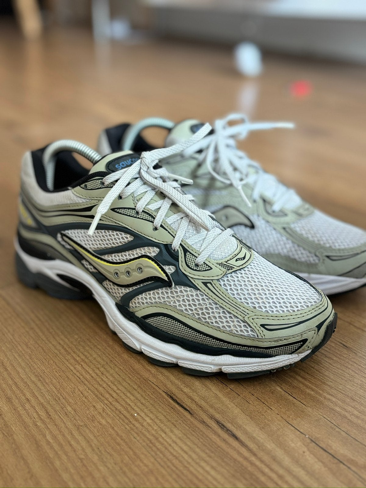Saucony Omni 9 Sneakers – Maat 42 Deadstock, Wit, Ophalen of Verzenden, Sneakers of Gympen, Zo goed als nieuw