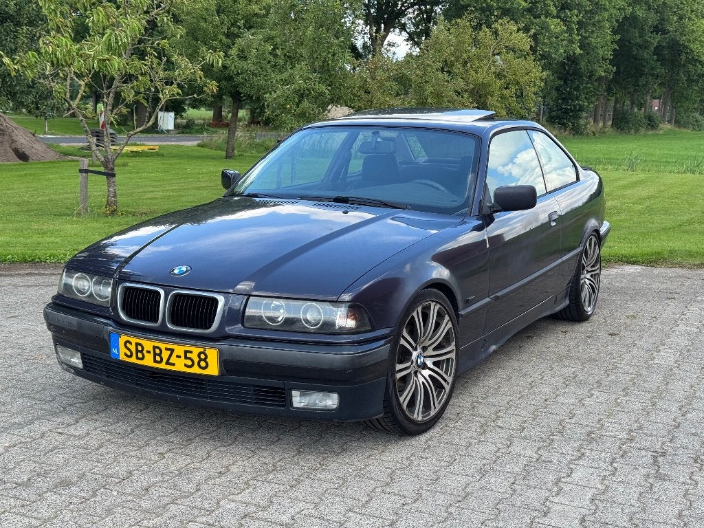 BMW E36 Coupé 320i 1997 | Handbak | Cruise Control | NAP, Euro 2, Achterwielaandrijving, Zwart, 150 pk