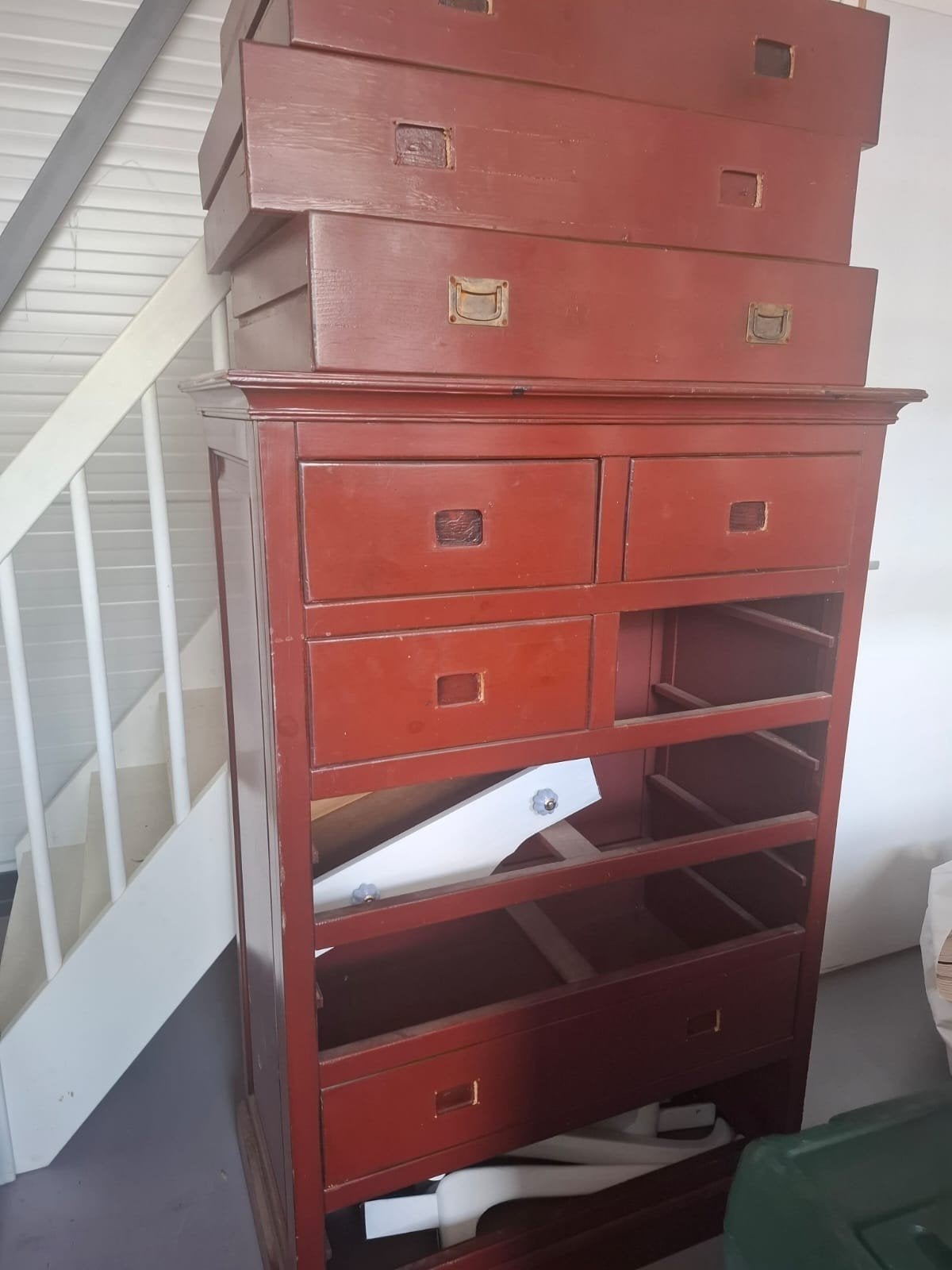 Vintage rode ladekast met messing handgrepen, Antiek en Kunst, Ophalen
