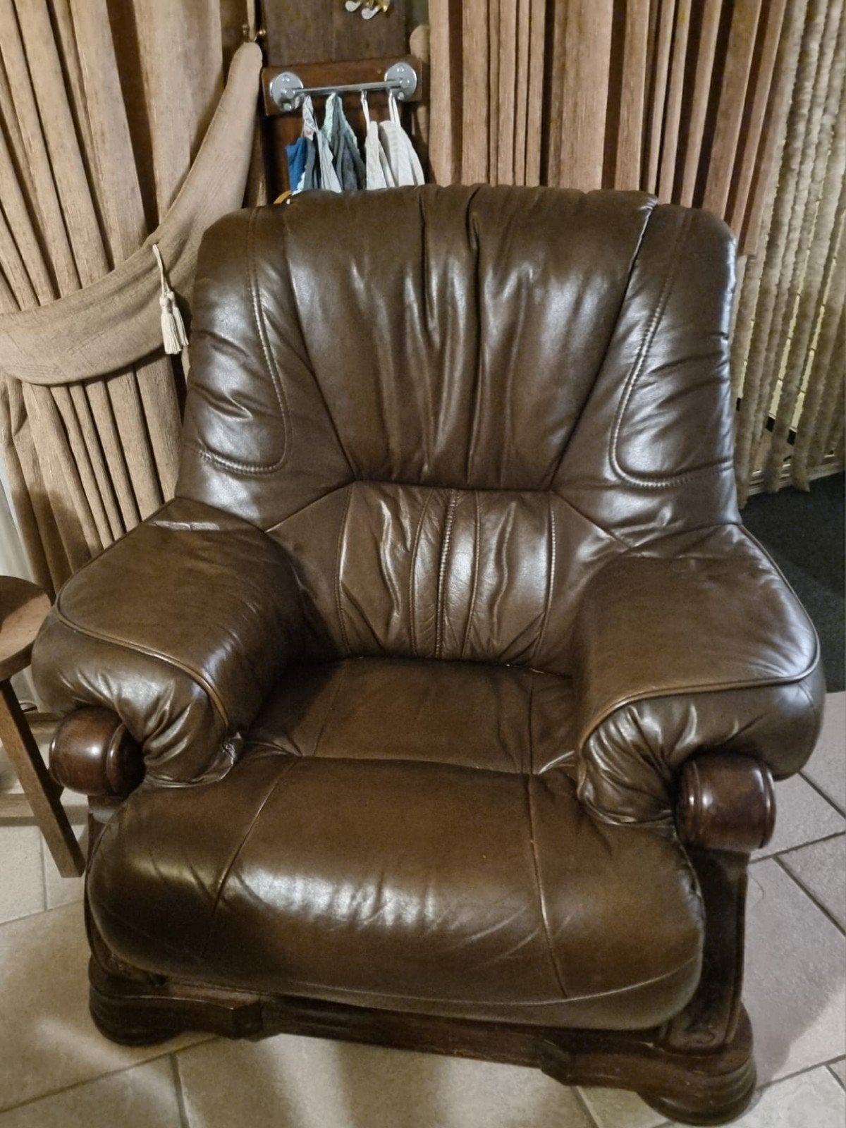 Massief donker eiken kuipstoel - 96x90 cm, Huis en Inrichting, Ophalen, Gebruikt, Minder dan 75 cm, Hout