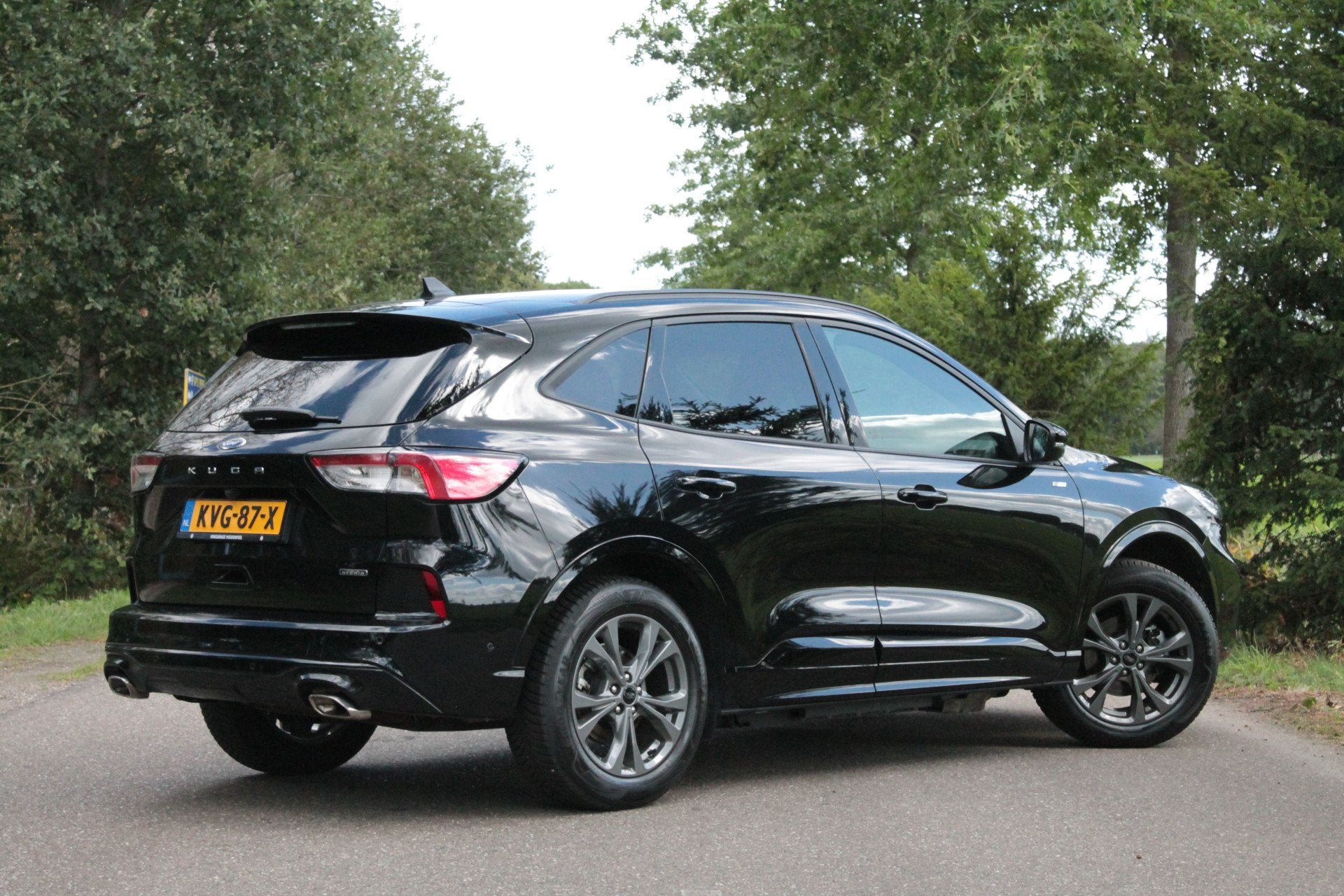 Ford Kuga 2.5 PHEV ST-Line X | HUD | Carplay (bj 2023), Auto's, Gebruikt, 4 cilinders, Leder en Stof, Zwart