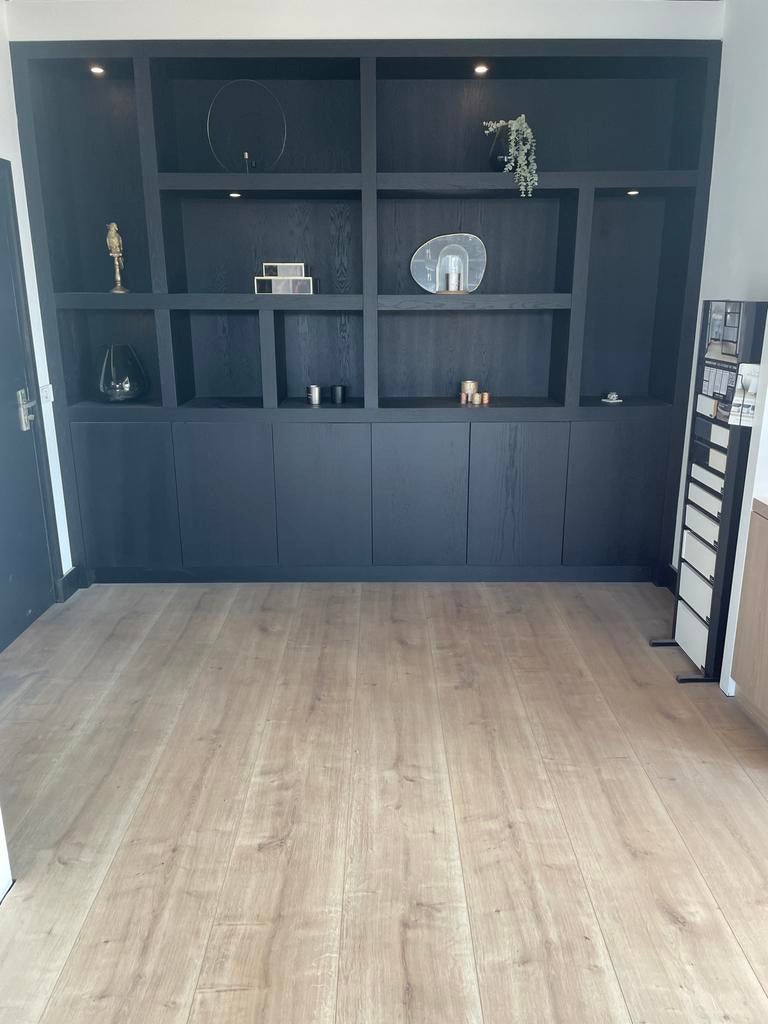 Grote eiken fineer vakkenkast - showroommodel, Huis en Inrichting, Kasten | Boekenkasten, Met plank(en), Eikenhout, Ophalen of Verzenden