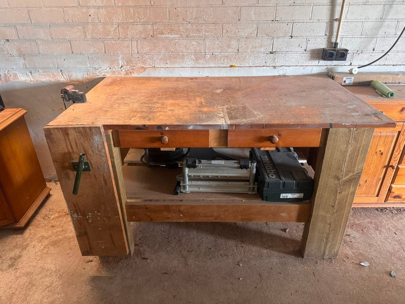 Robuuste werkbank met bankschroef en lades, Doe-het-zelf en Verbouw, Werkbanken, Ophalen, Gebruikt, 120 tot 170 cm, Bankschroef