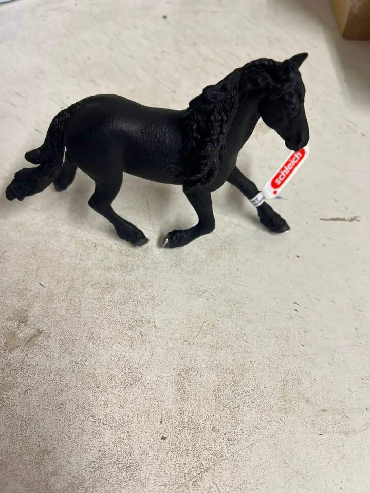 Schleich Friese Hengst, Verzamelen, Ophalen of Verzenden, Zo goed als nieuw, Paard, Beeldje of Figuurtje