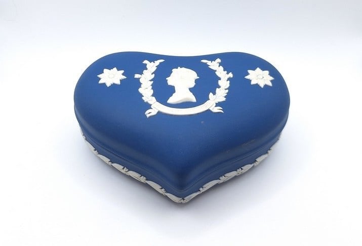 Hartvormig Wedgwood doosje jubileum Elizabeth, Verzenden
