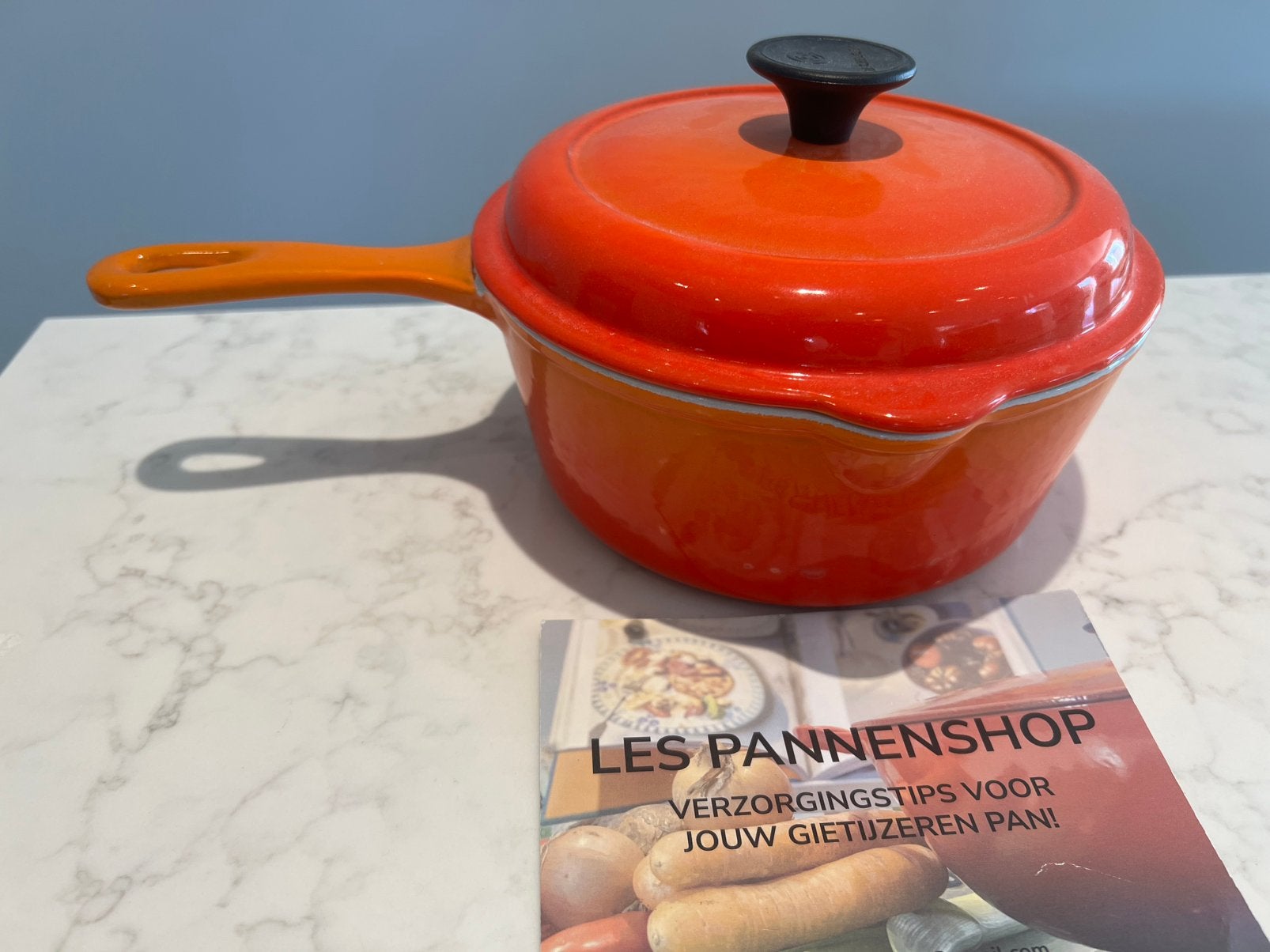 Le Creuset Cassadou 20 cm Vulcanic Orange heel goede staat, Ophalen of Verzenden, Zo goed als nieuw, Le Creuset, Nvt
