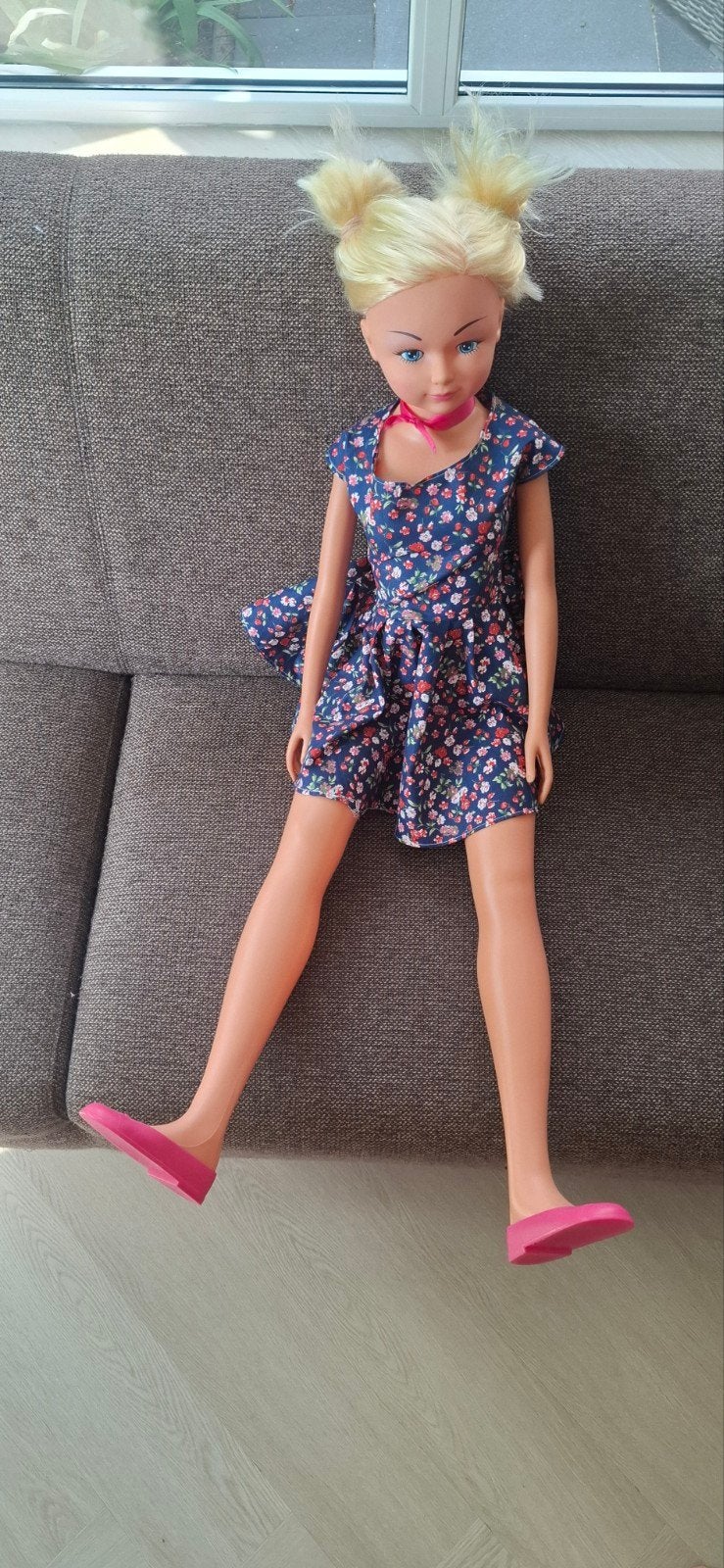 Grote Pop Maria met bloemetjesjurk - 105 cm, Ophalen, Zo goed als nieuw, Overige typen