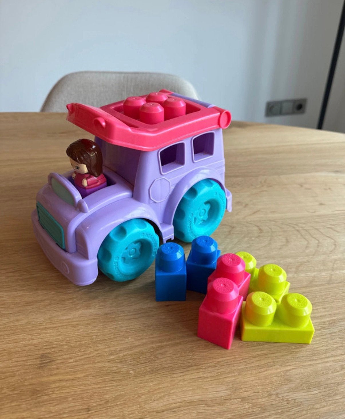 Mega Bloks auto met poppetje en blokjes, Ophalen, Zo goed als nieuw, Megabloks