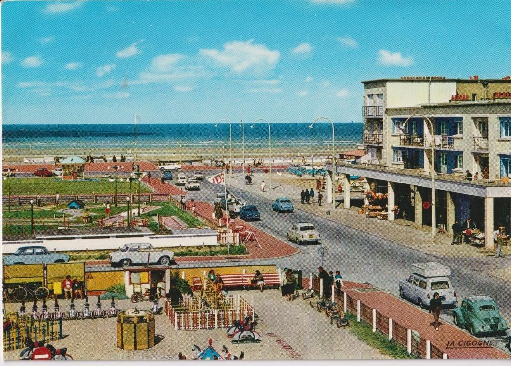 Frankrijk, Berck Plage met auto's Peugeot 403 Break, Ophalen of Verzenden, 1960 tot 1980, Gelopen, Frankrijk