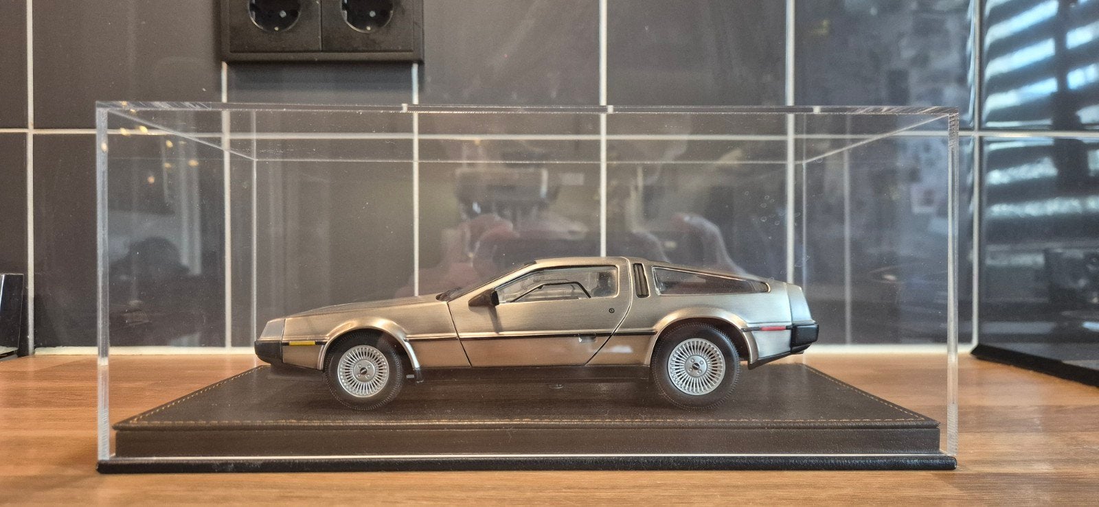 Delorean DMC 1981 Sunstar 1 18, Ophalen of Verzenden, Zo goed als nieuw, Auto, Sun Star