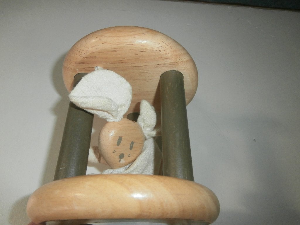 rammelaar hout babyspeelgoed bellen spiegel Tiamo Collection, Kinderen en Baby's, Ophalen of Verzenden, Zo goed als nieuw, Rammelaar