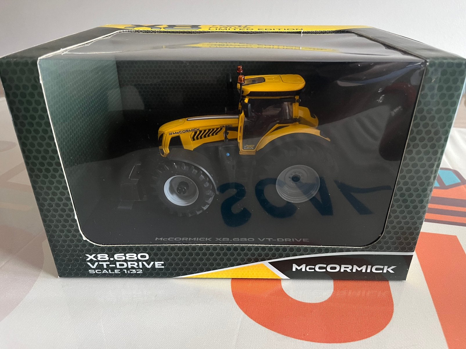 MC Cormick X8.680 trekker UH 5211Nieuw limited edition, Ophalen of Verzenden, Nieuw, Tractor of Landbouw, Universal Hobbies