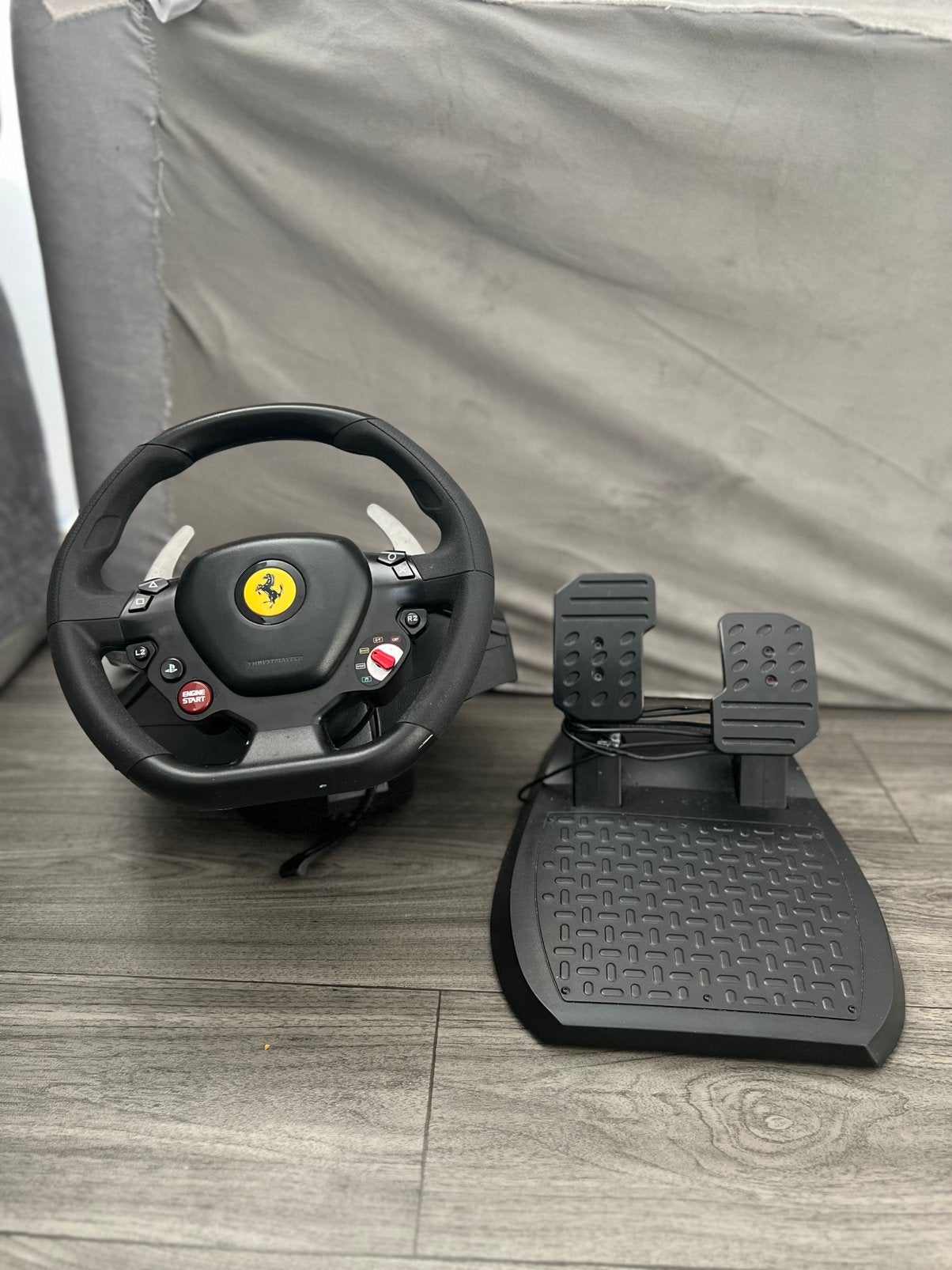 Ferrari racing stuur met pedalen, Verzenden, Zo goed als nieuw