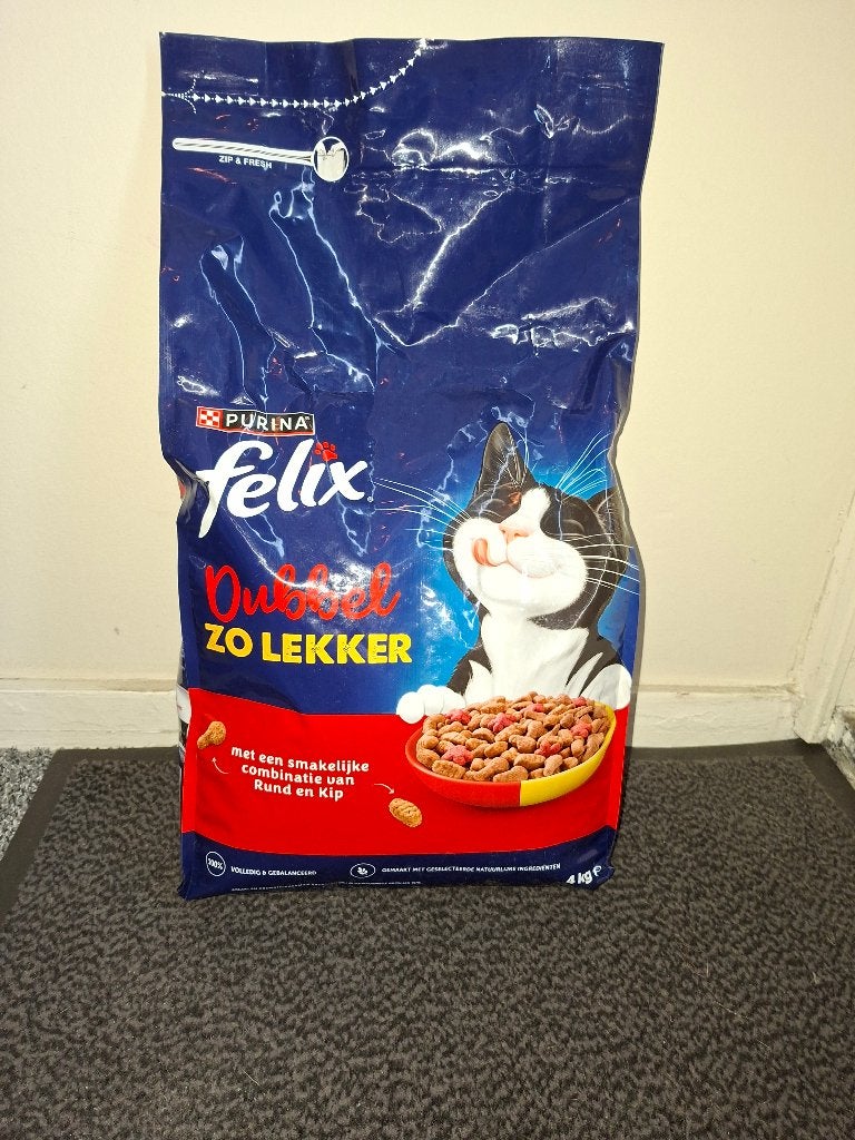 Kattenbrokjes + kattengrind, Ophalen, Kat